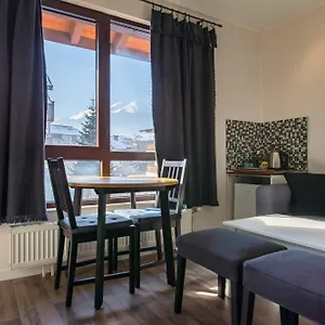 Apartment Refurbished Studios, Mountain View Balconies, Minutes From Gondola, Bansko